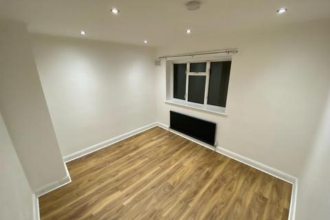4 bedroom semi-detached house to rent, Southall UB2