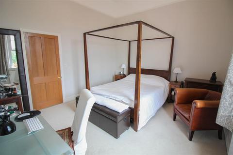 3 bedroom townhouse to rent, Sandford Lodge, Farnham GU9
