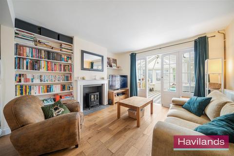 3 bedroom semi-detached house for sale, Harwoods Yard, London