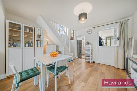 3 bedroom semi-detached house for sale, Harwoods Yard, London