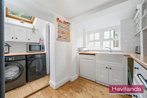 3 bedroom semi-detached house for sale, Harwoods Yard, London