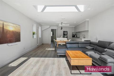 71 Macleod Road, London, N21 1SW
