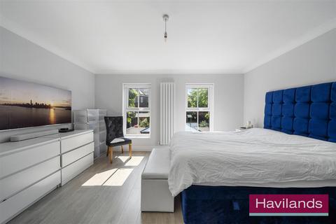 71 Macleod Road, London, N21 1SW