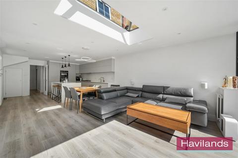 71 Macleod Road, London, N21 1SW