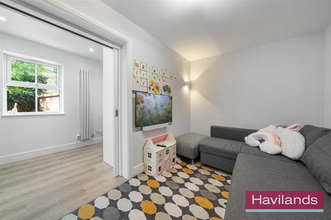 71 Macleod Road, London, N21 1SW