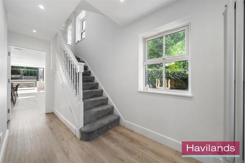 71 Macleod Road, London, N21 1SW