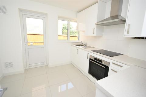 2 bedroom detached bungalow to rent, Lottem Road, Canvey Island SS8