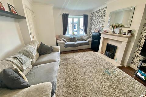 3 bedroom semi-detached house for sale, Huddleston Court, Mirfield