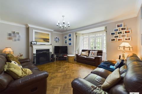65 Hollybush Hill, London, E11 1PX