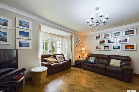 65 Hollybush Hill, London, E11 1PX
