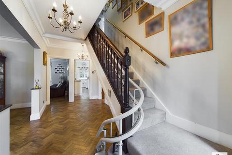 65 Hollybush Hill, London, E11 1PX