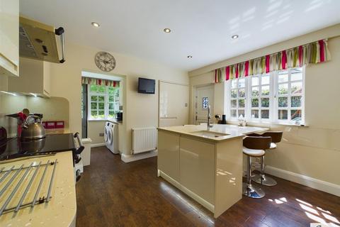 65 Hollybush Hill, London, E11 1PX