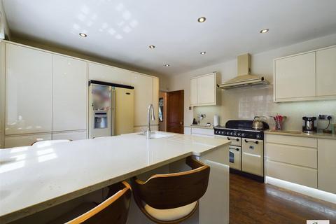 65 Hollybush Hill, London, E11 1PX