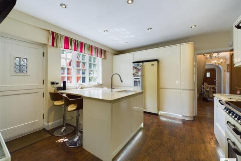 65 Hollybush Hill, London, E11 1PX