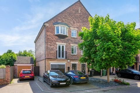 4 bedroom townhouse for sale, Chancellor Grove, Dringhouses, York