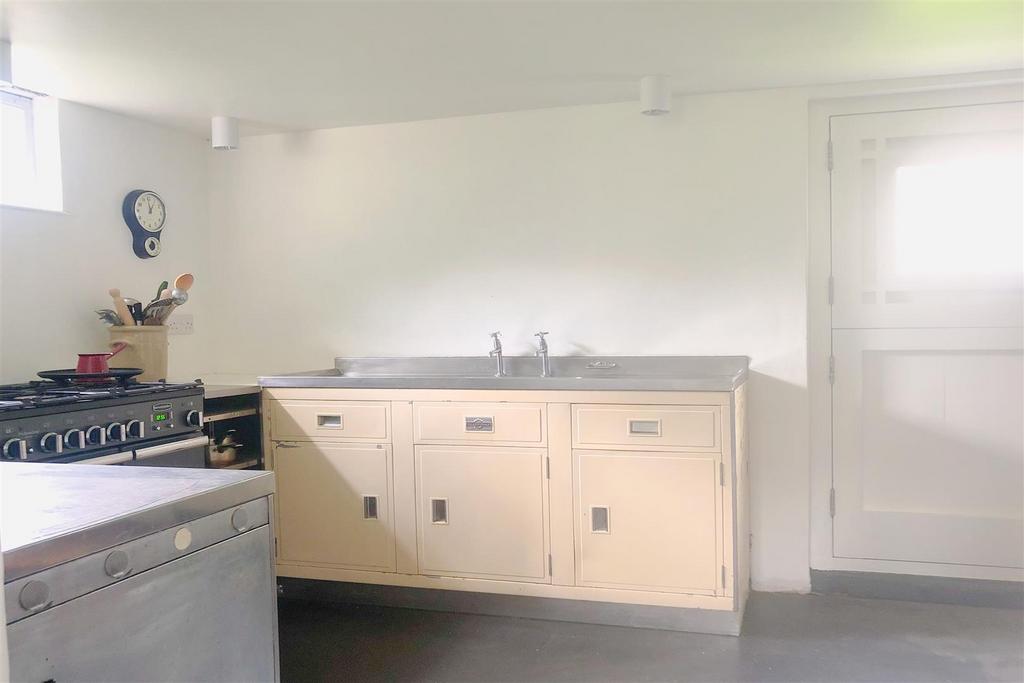 Kitchen UF.jpg
