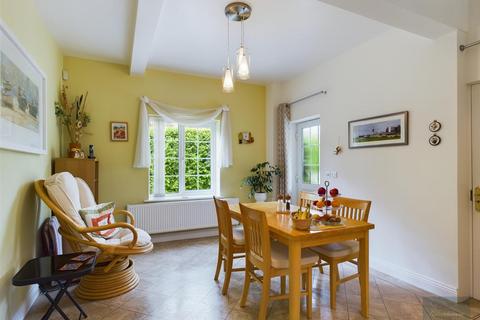 5 Chapel Close, Southwick, Trowbridge, BA14 9RY