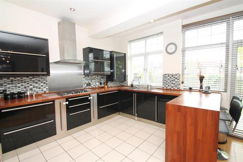 4 bedroom house to rent, Hamilton Crescent, Palmers Green, London N13