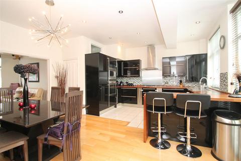 4 bedroom end of terrace house to rent, Hamilton Crescent, Palmers Green, London N13