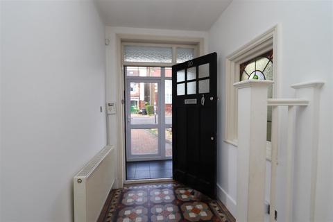 4 bedroom end of terrace house to rent, Hamilton Crescent, Palmers Green, London N13