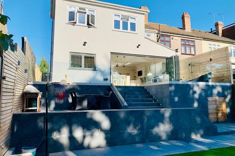 4 bedroom semi-detached house for sale, Brooklands Gardens, Hornchurch RM11