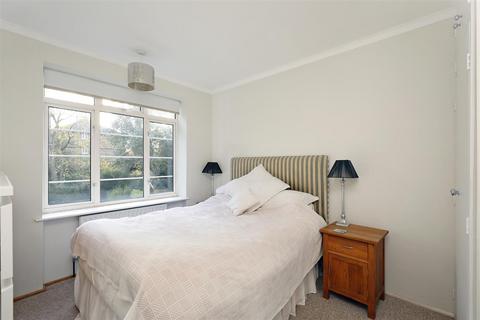3 bedroom flat to rent, Wimbledon Park Side, London