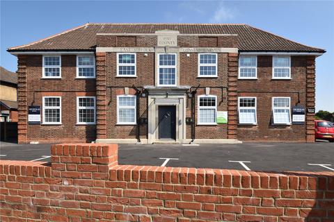 1 bedroom apartment for sale, High Road West, Felixstowe, Suffolk, IP11