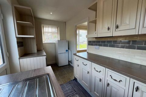 2 bedroom bungalow to rent, Westfield Close, Ilkeston. DE7 4JT