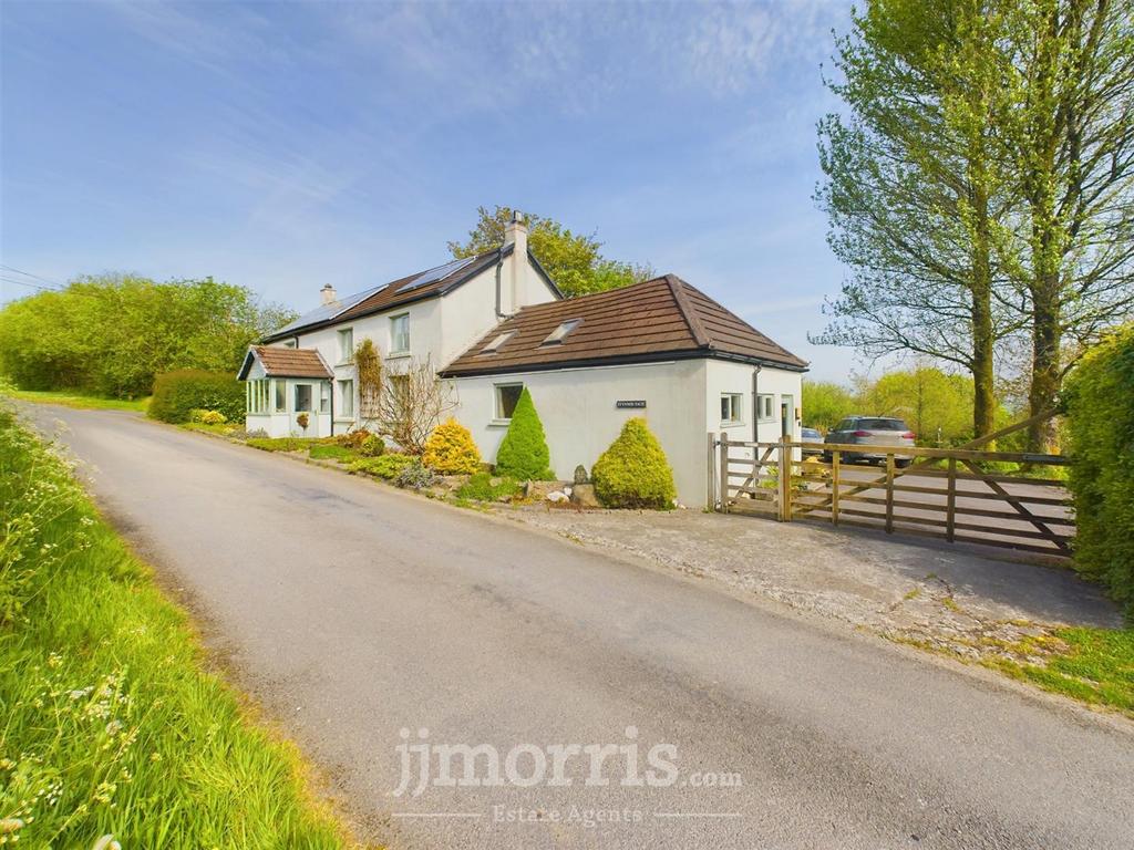 Rhos, Llandysul 3 bed property with land for sale £459,950