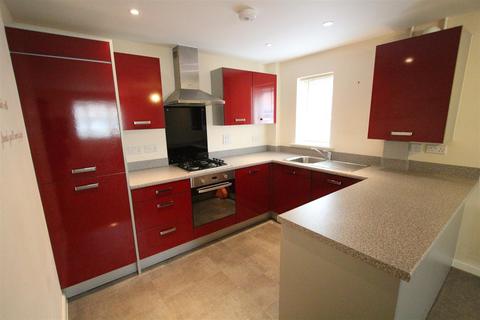 2 bedroom flat to rent, Easton Drive, Sittingbourne