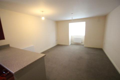 2 bedroom flat to rent, Easton Drive, Sittingbourne