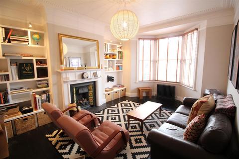 2 bedroom flat to rent, Simonside Terrace, Heaton, Newcastle Upon Tyne