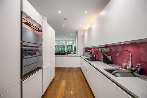 4 bedroom apartment for sale, Howitt Road, Belsize Park NW3