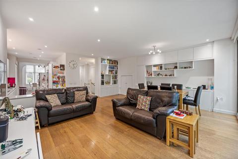 4 bedroom apartment for sale, Howitt Road, Belsize Park NW3