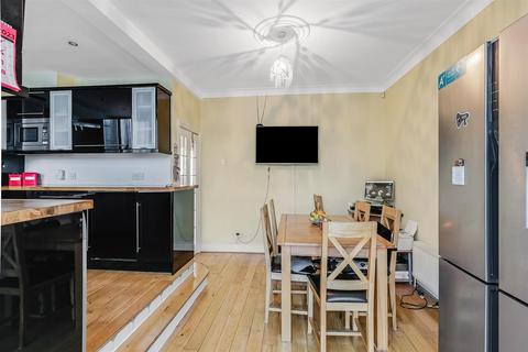 104 Hampton Road, Chingford, London, E4 8NR