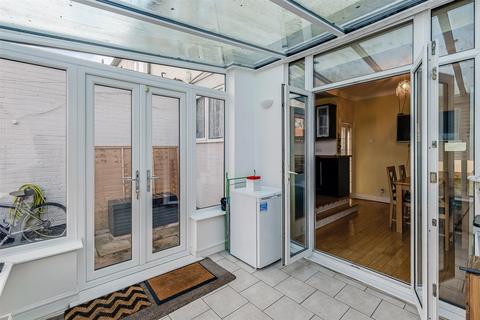 104 Hampton Road, Chingford, London, E4 8NR