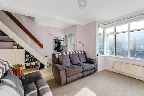 104 Hampton Road, Chingford, London, E4 8NR
