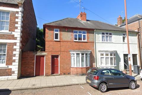 4 bedroom end of terrace house to rent, Hallgarth Street, Durham