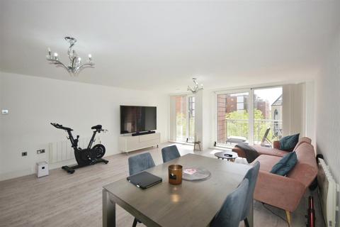 3 bedroom apartment for sale, Holland Gardens, Brentford