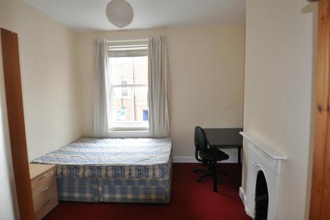 4 bedroom detached house to rent, Allergate, Durham