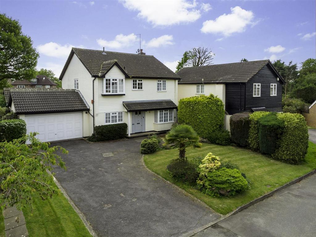 Woodlands, Brookmans Park AL9 4 bed detached house for sale £1,095,000