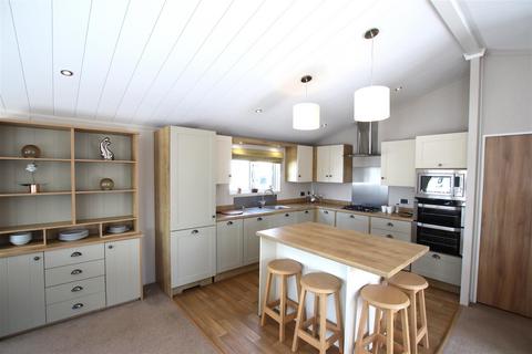 2 bedroom lodge for sale, Braunton Road, Barnstaple EX31