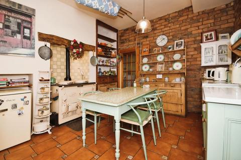 71 Lydgate Lane, Sheffield, S10 5FN