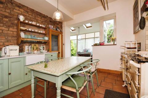 71 Lydgate Lane, Sheffield, S10 5FN