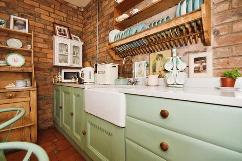 71 Lydgate Lane, Sheffield, S10 5FN