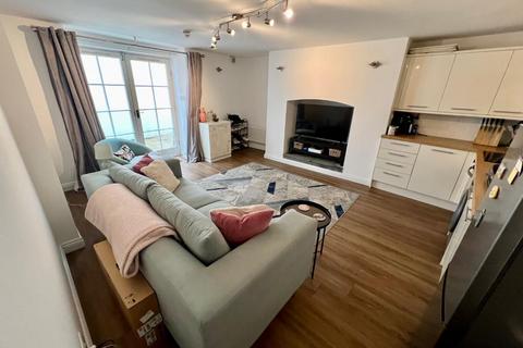 2 bedroom flat for sale, Long Street, Dursley, GL11 4JB
