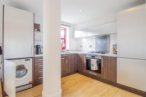 3 bedroom maisonette to rent, Quaker Street, Spitalfields, E1