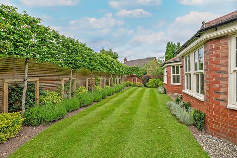 4 bedroom detached house for sale, Calderfield Close, Stockton Heath, Warrington