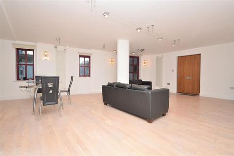 2 bedroom maisonette to rent, Quaker Street, Spitalfields, E1
