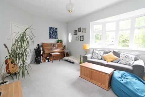 42 Salisbury Road, Carshalton, SM5 3HD